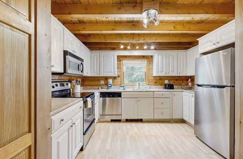 Bridgton House | Charming Log Cabin w/Free WiFi plus a Community Pool, Tennis, & Clubhouse
