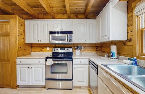 Bridgton House | Charming Log Cabin w/Free WiFi plus a Community Pool, Tennis, & Clubhouse