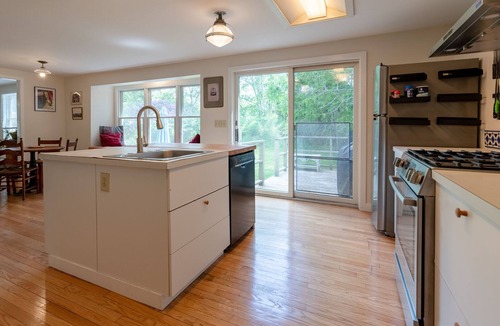 Wakefield-Peacedale House | Charming Matunuck Artist Retreat | Private Yard, Screened Porch & Pet-Friendly Beach Getaway