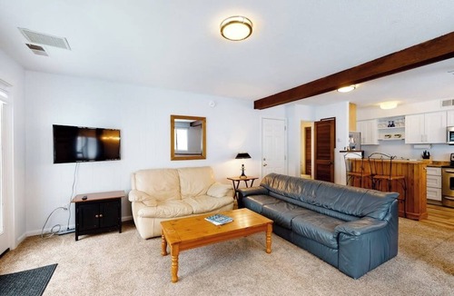 Killington House | Charming, mountain view retreat with a kitchen & fast WiFi - close to the slopes