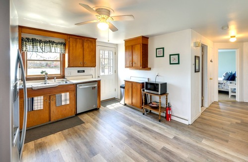 Niantic Cottage | Charming Niantic Vacation Rental: Walk to Beach!