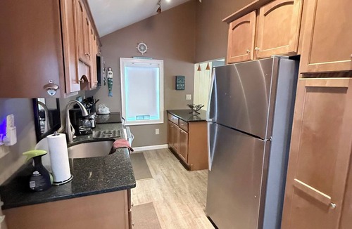 Old Lyme Cottage | Charming Old Lyme Beach Cottage - Walk to Private Beach-shops-tennis courts-more