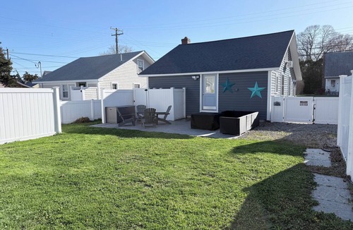Old Lyme Cottage | Charming Old Lyme Beach Cottage - Walk to Private Beach-shops-tennis courts-more