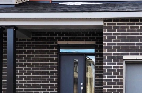 Ottawa Division House | Charming One‑Bedroom Getaway in a Peaceful Townhome Setting