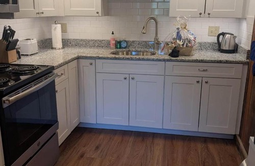 New Haven Apartment | Charming one bedroom just minutes to Middlebury!