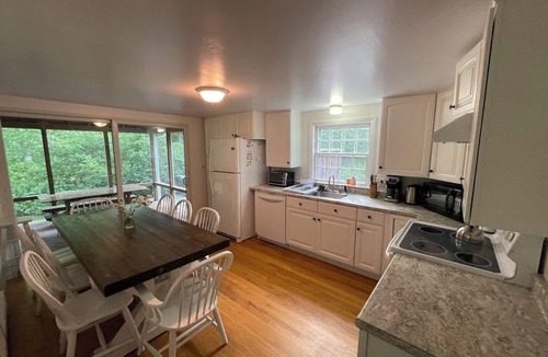 Edgartown Cottage | Charming Pet-Friendly 4B Chappy Cottage