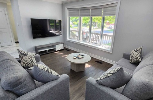Port Union House | Charming Port Union Oasis | Near Waterfront, Best Food, Easy Commute Downtown