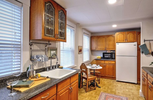 Top of the Hill Apartment | Charming private oasis downtown Newport
