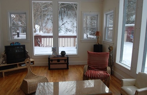 Livingston Manor House | Charming, Quiet Country House that is Open to the Outdoors