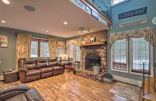 Blueberry Estates House | Charming Retreat ~ 1 Mi to Ossipee Lake Marina!