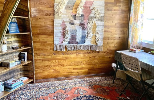 Whitefield House | Charming retreat nestled between the mountains and the lake.