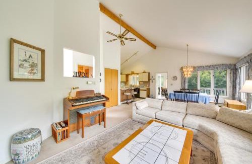 Orrs Island House | Charming Retreat w/Deck ~ 4 Mi From Casco Bay!