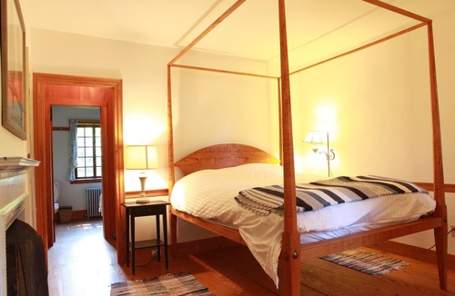 Shelburne Falls House | Charming Rural Cottage in the Heart of the Scenic Mohawk Trail