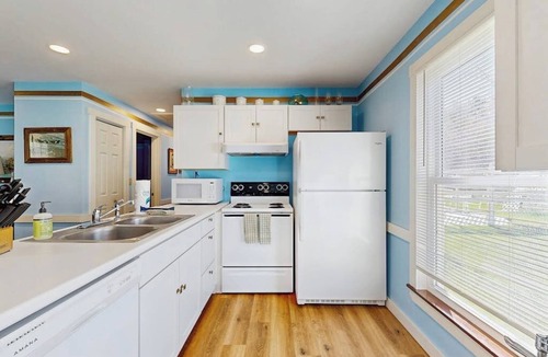 Boothbay Harbor House | Charming, single-level getaway with a full kitchen, fast WiFi, & grassy yard