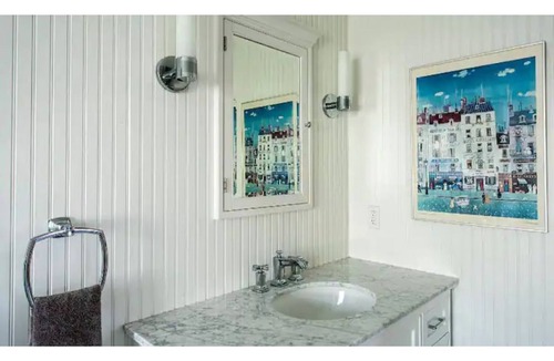 Village of Southampton Villa | Charming Southampton Villa-ge Minutes to the Beach
