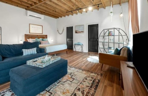 Downtown Apartment | Charming & Spacious Hideaway by Downtown Bryan