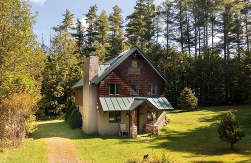 Jamaica House | Charming Stratton 4BR Chalet - a cozy ski retreat and family getaway!
