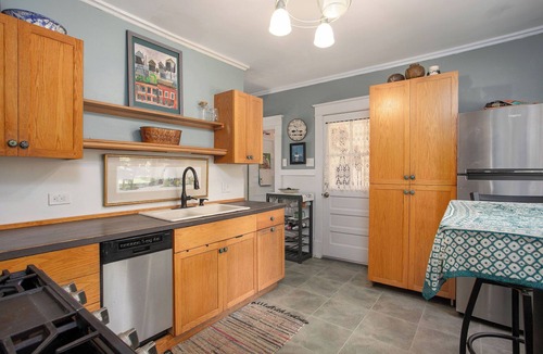 Housatonic House | Charming Summer Cottage ~ Dog Friendly