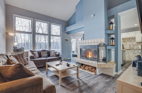 Lake Harmony Estates House | Charming three-bedroom, 2 bath house in Big Boulder Community that sleeps 10 with Lake Club Access
