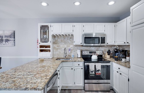 Lake Harmony Estates House | Charming three-bedroom, 2 bath house in Big Boulder Community that sleeps 10 with Lake Club Access