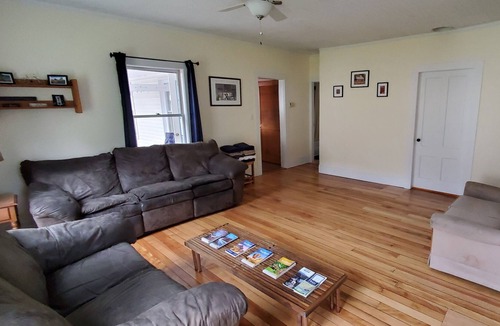 Eastern Vermont House | Charming traditional VT home 12 minutes from Stowe