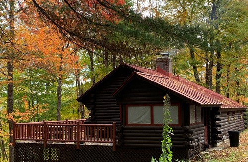 Wardsboro Cabin | Charming Traditional Log Cabin In Between Mt. Snow And Stratton with Sauna/WIFI