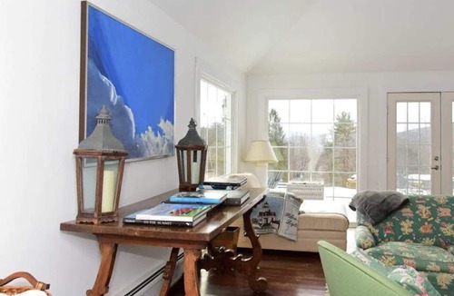 West Stockbridge Cottage | Charming unique cottage Relax & enjoy the stunning mountains with private views!