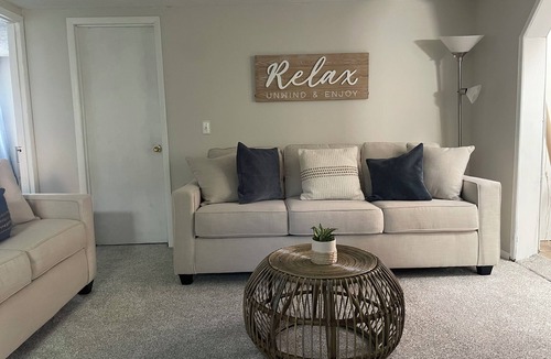 Town of Richmond Cottage | Charming & Updated 2-bedroom cottage with Private Beach Access 5 min walk, Grill