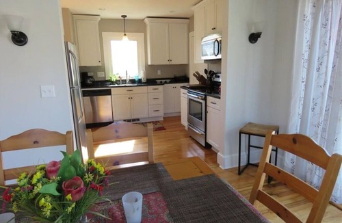 Mystic House | Charming Walk to downtown Mystic Awaits Your Stay