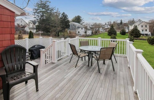 Mystic House | Charming Walk to downtown Mystic Awaits Your Stay