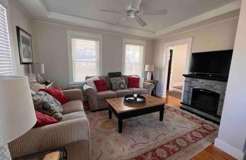 Mystic House | Charming Walk to Downtown Mystic Awaits Your Stay