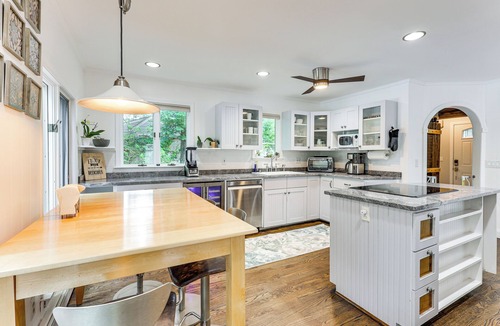 Waterford House | Charming Waterford Home w/Dock on Niantic River!