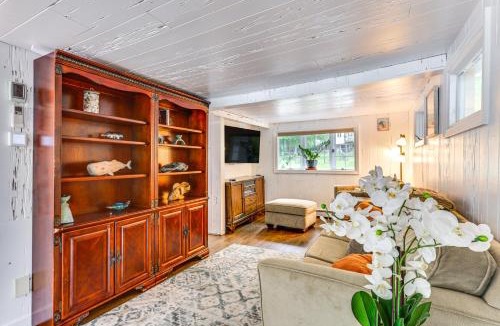 Waterford House | Charming Waterford Home w/Dock on Niantic River!