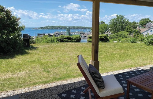 Peaks Island Apartment | Charming waterfront 2-bedroom apartment on Peaks Island with WiFi, AC