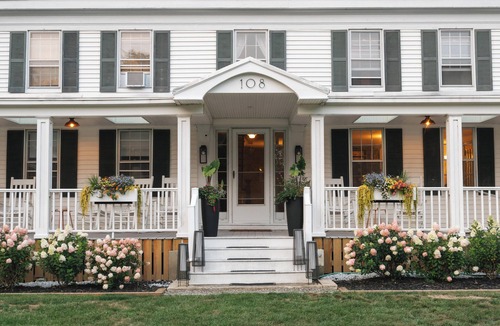 Harpswell Center House | Charming waterfront 9-bedroom historic estate in Harpswell