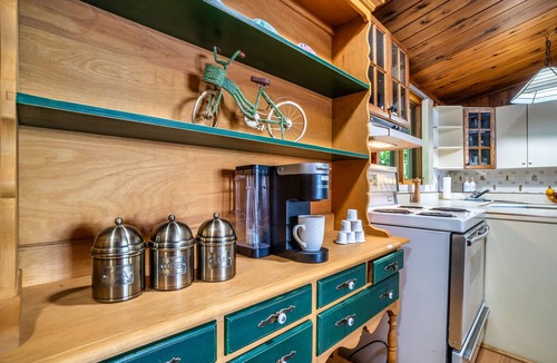Lake of Bays Cottage | Charming Waterfront Cottage in Muskoka, Pedal Boat, Firepit, A-Frame Bunkie