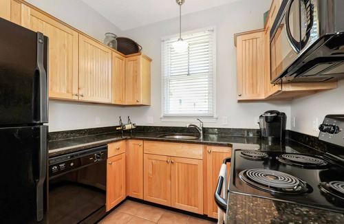 Summer Village Cottage | Charming Wells cottage w/amenities galore! 1 mile to beach, 3 miles to Ogunquit