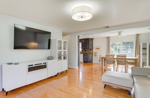 Woodmont House | Charming West Haven Home - Walk to Beach!