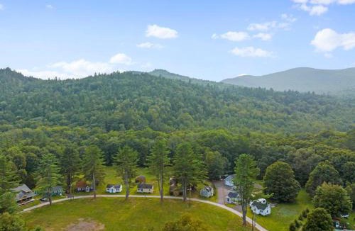 Woodstock House | Charming Woodstock Skylight Retreat-10 Min to Loon