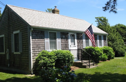 West Chatham House | Chatham Break! 3 BR, A/C, Outdoor Shower + Deck, Near Beaches, Large Quiet Yard