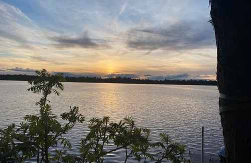 Stone Mills Cottage | Cheerful 2 bedroom (plus bunkie) cottage right on Beaver Lake