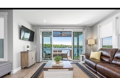 Winnisquam Condo | Cheerful 4 bedroom, lakefront vacation home. Sleeps 14