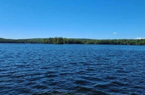Raymond Cottage | Cheerful 4 Bedroom on The Water