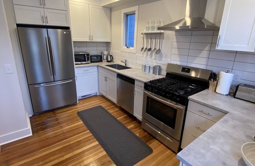 Bridgeport House | Cheerful 5 bed Residential house.
