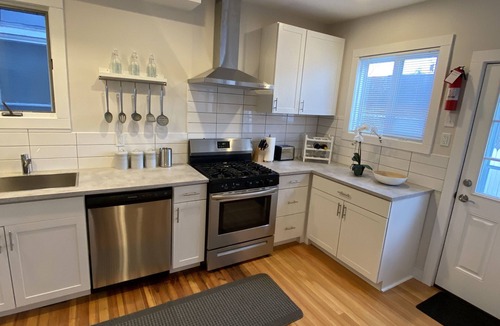 Bridgeport House | Cheerful 5 bed Residential house.