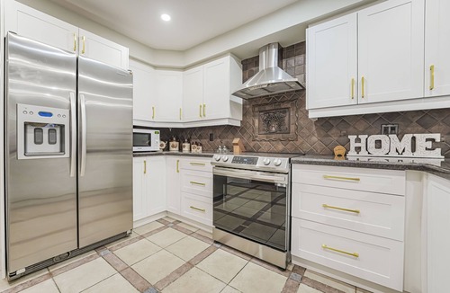 Richmond Hill Villa | Cheerful luxury 7 bedroom/7 washroom ravine house