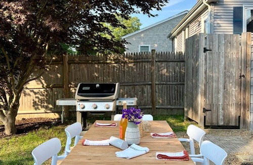 Newport House | Cheerful summer home with backyard, outdoor shower