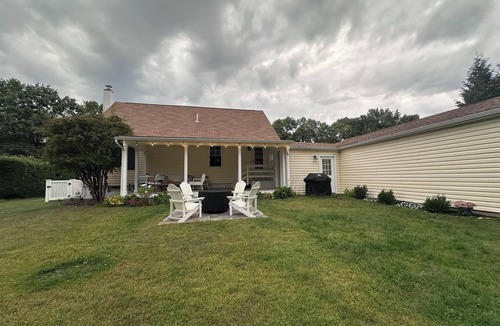 Fishkill House | Chez Moi- 3BR-2BA - Sleeps 7 - Sunlighten sauna -Central to bethel near beacon