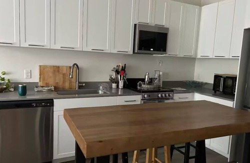 Mill River Apartment | Chic 1-bedroom with WiFi, AC, fitness room in awesome New Haven