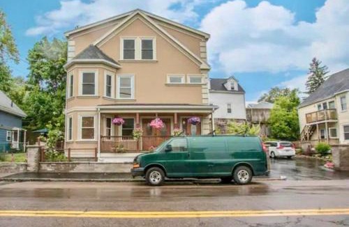 Quincy Apartment | Chic 3BR & 2BA Quincy House w Balcony, Garden, Laundry & Pet Friendly 383